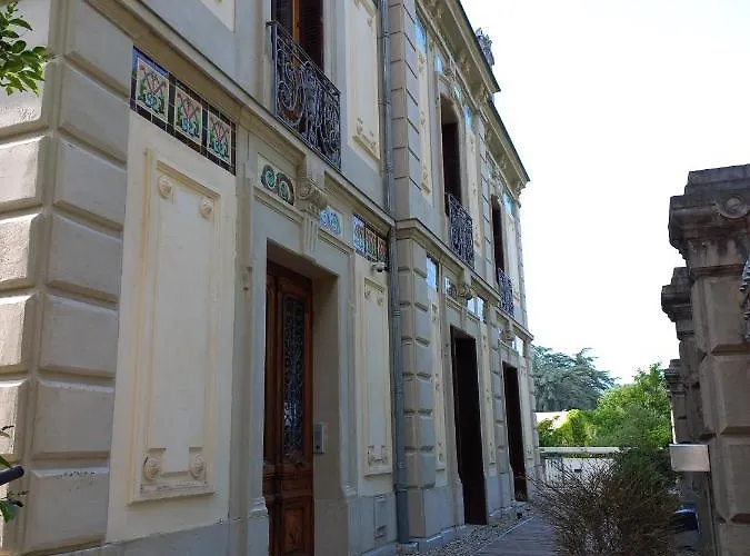 Saint Enogat Apartman *